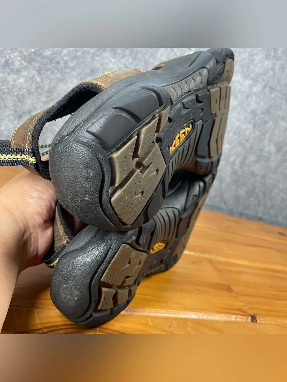 KEEN Newport Mens Size 11 Brown Waterproof Leather Hiking Sandals Shoes 1001870